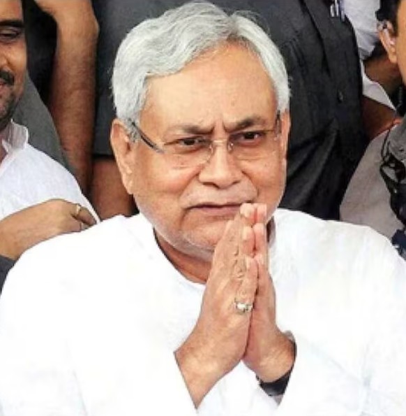 JDU कार्यालय के बाहर पोस्टर से उठा नया राजनीतिक मुद्दा, नीतीश कुमार के लिए भारत रत्न की मांग